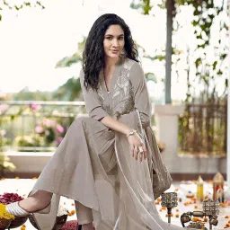 Tikhi Imli Beige Flared Fit Embroidered Kurta and Pants with Dupatta image 4