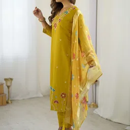 HERE&NOW Women Floral Embroidered Thread Work Kurta with Trousers & With Dupatta image 5