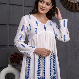 TARANJAL Floral Print Top image 5