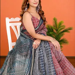 PAMPER YOURSELF Silk Blend Saree image 4