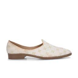 House of Pataudi Men Ethnic Embroidered Slip On Mojaris Shoes image 4