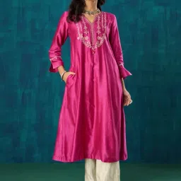 Mushio Magenta Damini Charvi Kurta With Yoke Embroidery In Chanderi Silk Fabric image 5