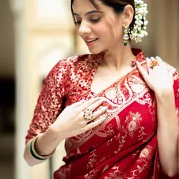 CANIZZARO Woven Design Zari Silk Blend Banarasi Saree image 5