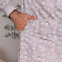 MANQ Men Floral Embroidered Sequinned Kurta image 4