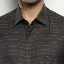 Tommy Hilfiger Army Green Cotton Regular Fit Striped Shirt image 5