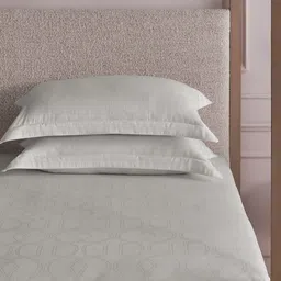 DDecor White Geometric Printed 300 TC Cotton Super King Bedsheet Set-1.82 m x 1.98 m image 5