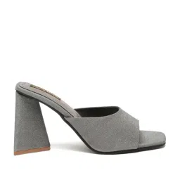 Flat N Heels Women's Grey Casual Sandals-image-53