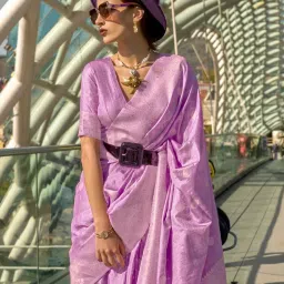 Vardha Lilac & Silver Chequered Saree With Unstitched Blouse image 5