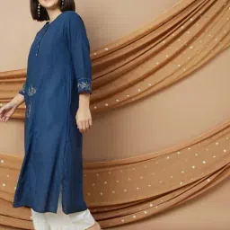 Melange By Lifestyle Navy Regular Fit Embroidered Kurtas image 3