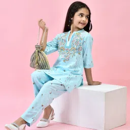 Juniper Girls Blue Floral Print Kurta With Pants image 5