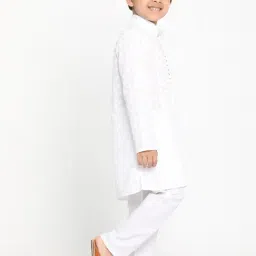 VASTRAMAY Kids White Cotton Embroidered Kurta Set image 3