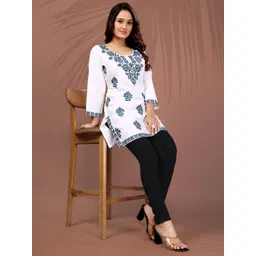 RUDRA LIFESTYLE Floral Embroidered Chikankari Kurti image 3
