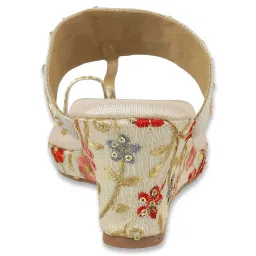 Mochi Women's Gold Toe Ring Wedges image 5