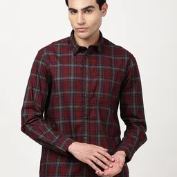 Indian Terrain Men Classic Slim Fit Tartan Checks Checked Casual Shirt-image-75