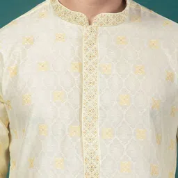 EKYAA Men Printed Mirror Work Kurta image 2