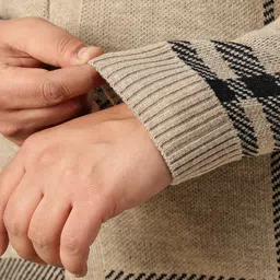 Sztori Plus Size Acrylic Checked Cardigan image 5