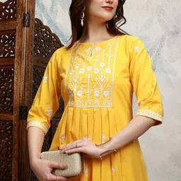 Vishudh Ethnic Motifs Embroidered Keyhole Neck Thread Work Cotton A-Line Kurta image 3