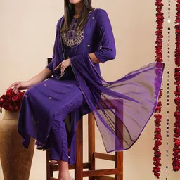 GoSriKi Women Floral Embroidered Regular Gotta Patti Kurta with Trousers & With Dupatta image 2