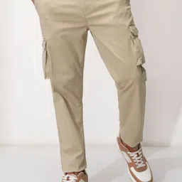 HIGHLANDER Men Tapered Fit Cargos Trousers-image-93