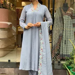 ATOXIC Women Ethnic Motifs Pleated Thread Work Kurta with Trousers & With Dupatta image 3