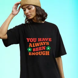 Slenor Printed V-Neck Applique T-shirt-image-1