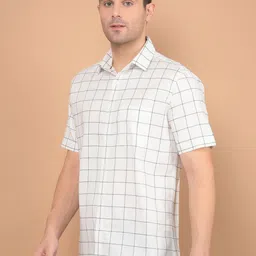 Crimsoune Club Men Classic Spread Collar Checked Cotton Slim Fit Casual Shirt image 4