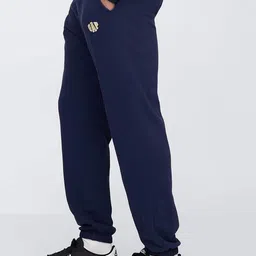 GAP Men Mid-Rise Joggers With Insert Pockets image 3