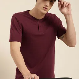 encore by INVICTUS Men Maroon Solid Henley Neck Casual T-shirt-picture-23