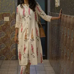 TEXSTILE Women Floral Printed Regular Pure Cotton Kurta with Trousers image 4