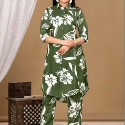 NE STYLE Women Floral Printed Regular Kurta with Trousers image 2