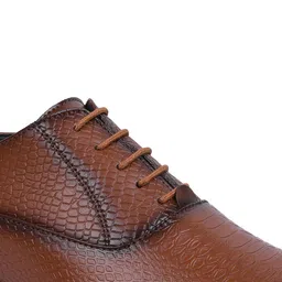 STREETLOOK Men Textured Formal Oxfords image 3