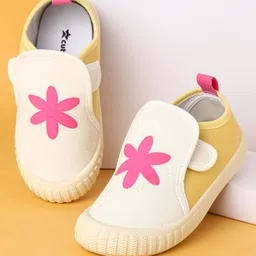 Cute Walk by Babyhug Velcro Closure Casual Shoes with Floral Print - White-picture-10