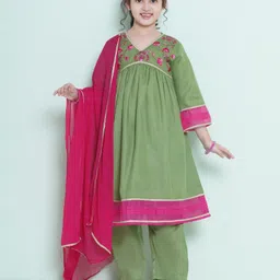 Bitiya By Bhama Cotton Blend Woven Three Fourth Sleeves Floral Embroidered Gota Lace Embellished Anarkali Style Kurta Pant With Dupatta Set - Green-picture-27