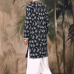 Sangria Men Classic Sequinned Mandarin Collar Kurta image 3