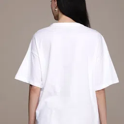 roadster Women Printed Round Neck Cotton Blend White T-Shirt image 5