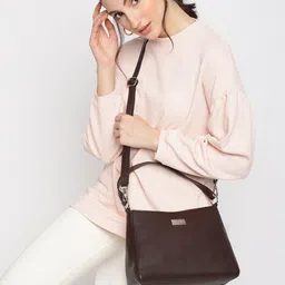 KLEIO Vegan Handheld Bag-picture-35