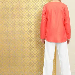 Ode by House of Pataudi Men Coral Pink & White Roazna Kurta with Trousers image 4