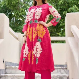 DIVASTRI Women Floral Printed Pleated Straight Kurta with Trousers image 5