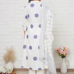 HEARTLOOM Women Printed Regular Kurti with Trousers & With Dupatta image 4