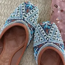 Desi Colour Women's Navy Ethnic Juttis-picture-25