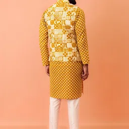 KISAH Men Ethnic Motifs Printed Regular Kurta with Trousers image 3