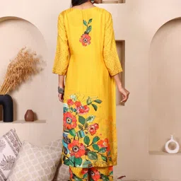 RAISHREE Women Floral Printed Regular Thread Work Silk Crepe Kurta with Trousers image 2