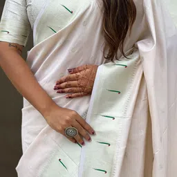 all about you Woven Design Silk Blend Handloom Kanjeevaram Saree image 5