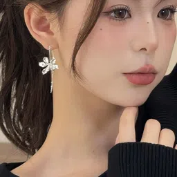 KRENOZ Silver-Plated Floral Shaped Drop Earrings image 3