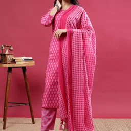 Polyglot Floral Printed Round Neck Straight Kurta With Trousers And Dupatta image 2