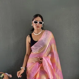 KAYOMMI Striped Saree image 2