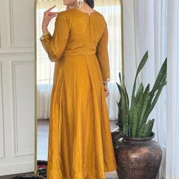 Growdamy Women Floral Embroidered Empire Sequinned Kurta with Trousers & With Dupatta image 4