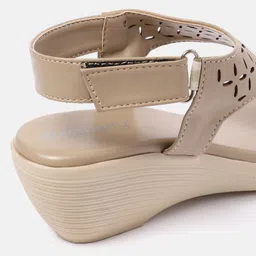 DressBerry Wedge Heel with Laser Cuts image 4