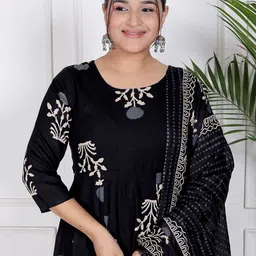 Moda Rapido Women Ethnic Motifs Printed Panelled Kurta with Trousers & With Dupatta image 3