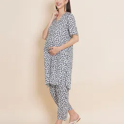 Mine4Nine Rayon Woven Half Sleeves Floral Printed Maternity Kurta With Nursing Access & Coordinating Pant Set - Grey & White image 5